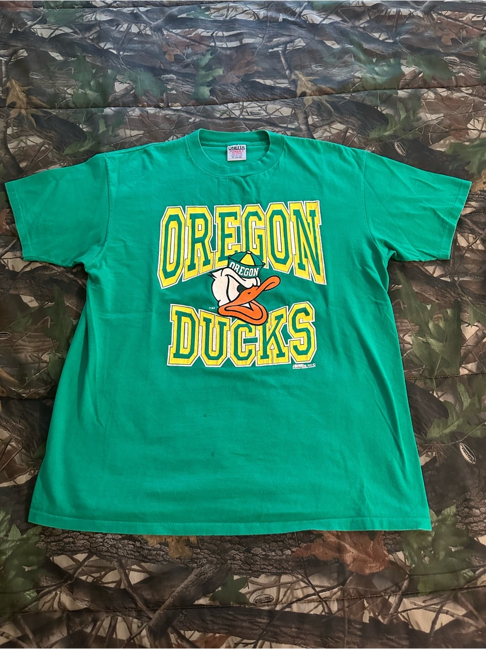 Vintage 1990 Oregon Ducks Men’s T-Shirt - Team Logo Tee